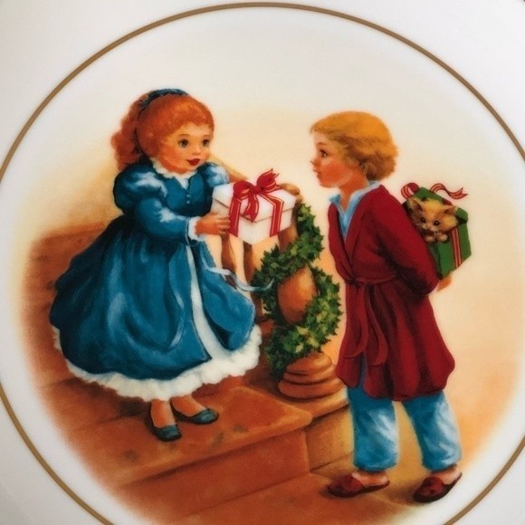 1984 Avon Christmas Memories Series Plate "Celebrating the Joy of Giving" - Picture 2 of 5